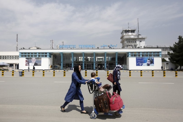 Afghan businessmen ask Taliban to give Kabul airport contract to UAE