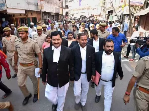 Gyanvapi Masjid case: UP court order on survey official likely today - 10 points