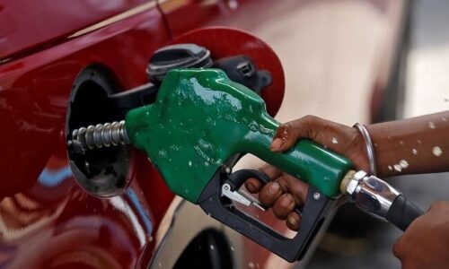 Petrol prices again up in Pak as currency depreciates amid economic crisis